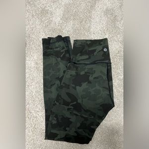 Lululemon Wunder Under high rise 25” camo size 4